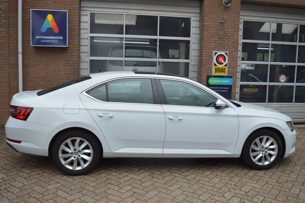 Skoda Superb 1.5 TSI ACT Amb. B uit 2019, foto 19