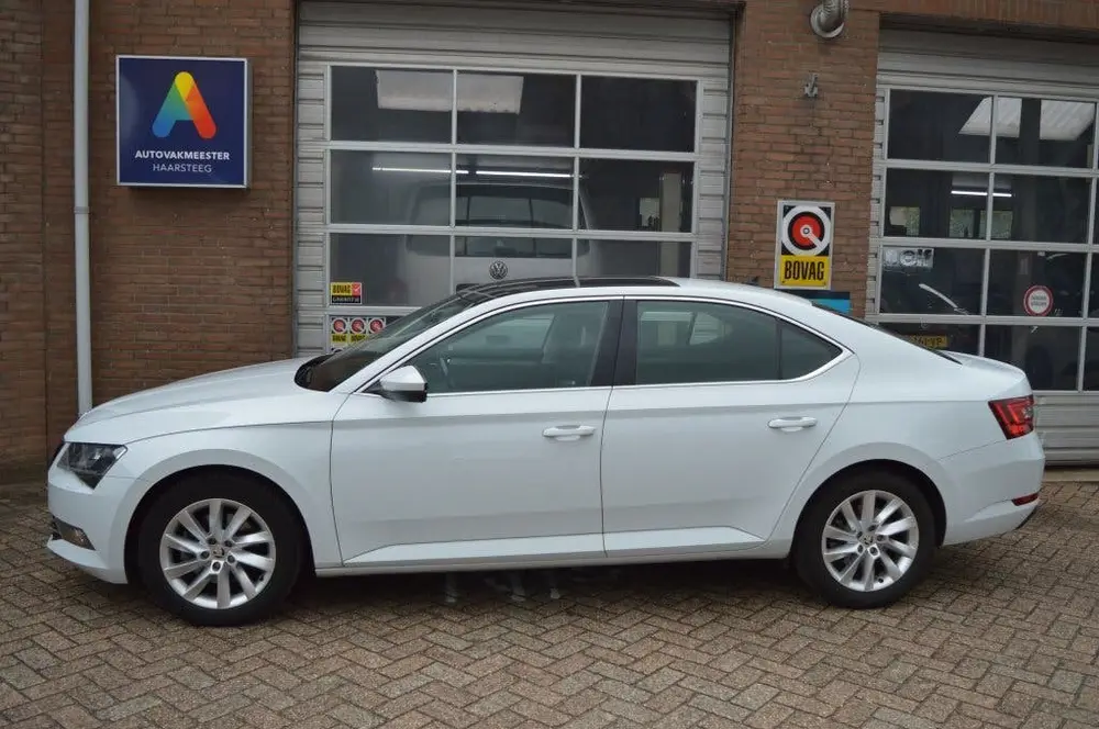 Skoda Superb 1.5 TSI ACT Amb. B uit 2019, foto 2