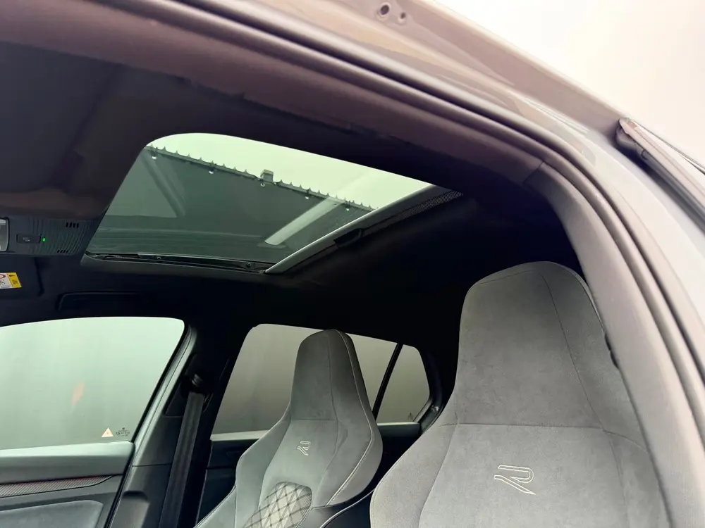Volkswagen GOLF 1.5 eTSI R-Line 45dkm panorama uit 2022, foto 6