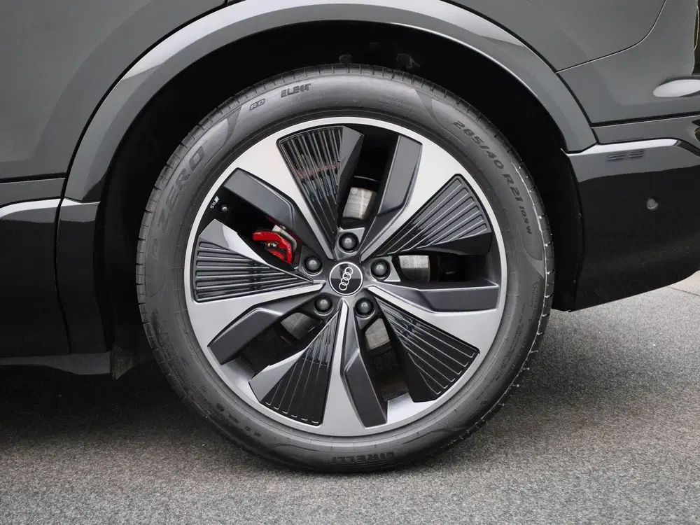 Audi Q6 e-tron edition performance 100 kWh 306 PK uit 2026, foto 13
