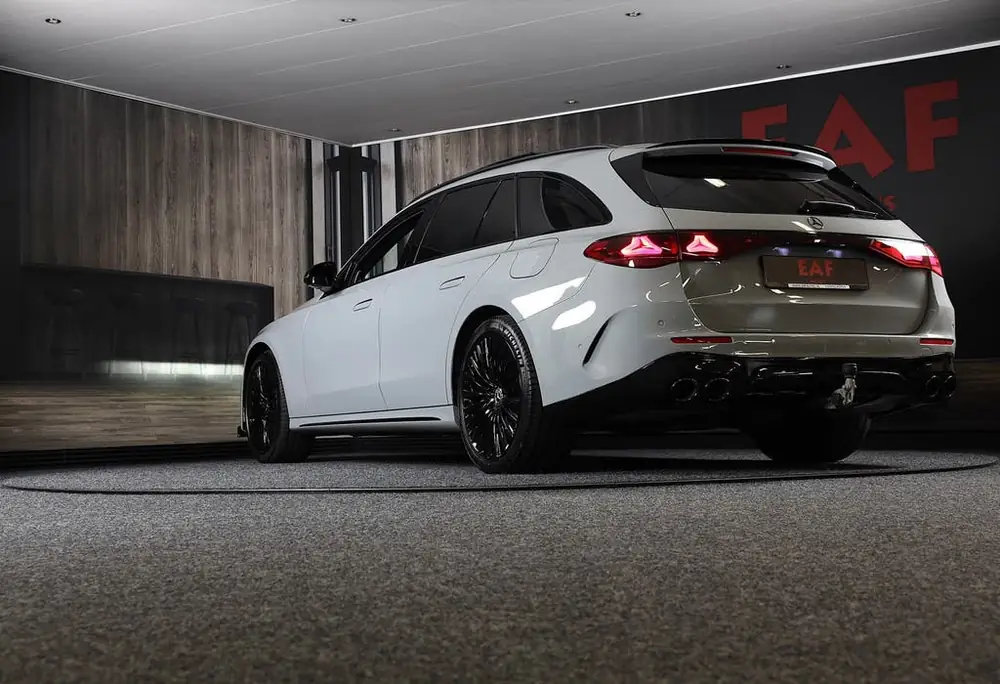 Mercedes-Benz E-Klasse Estate 300 e AMG 53 Look / HYPERSCREE uit 2023, foto 3
