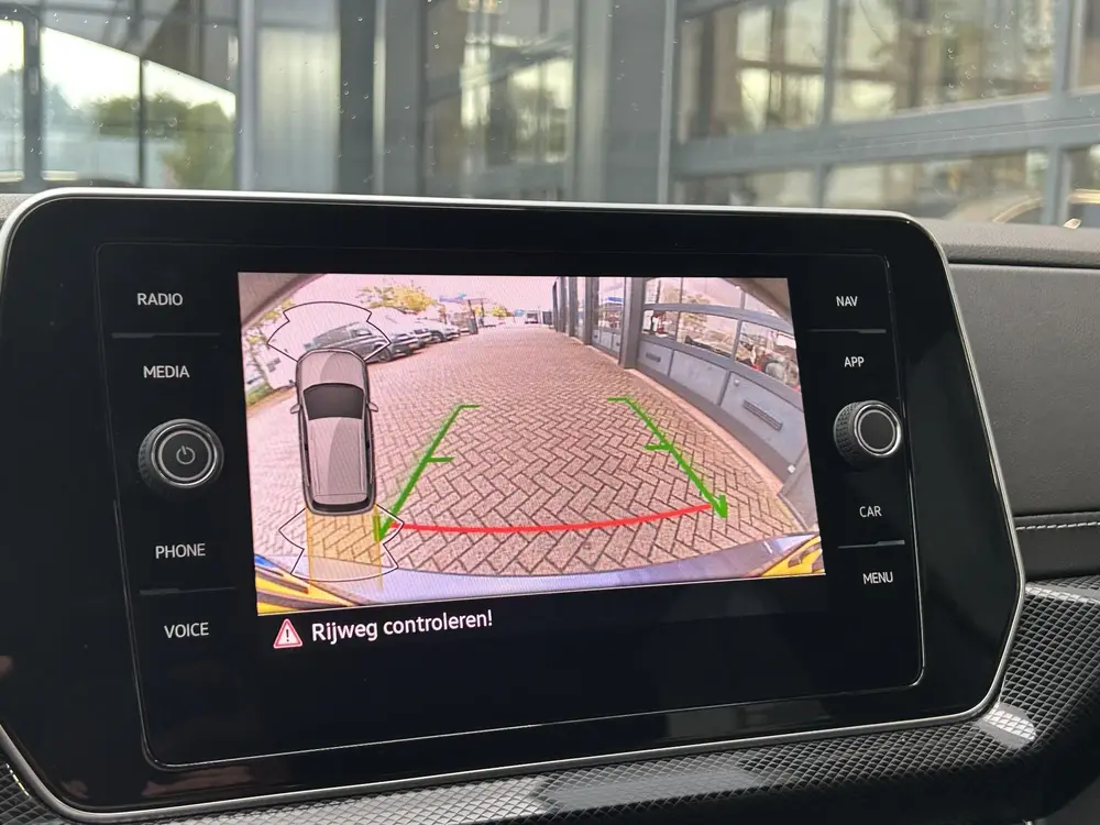 Volkswagen T-Cross 1.0 TSI R-Line Edition | Camera | Climate uit 2025, foto 11