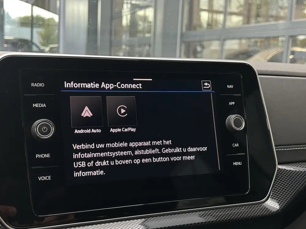 Volkswagen T-Cross 1.0 TSI R-Line Edition | Camera | Climate uit 2025, foto 12