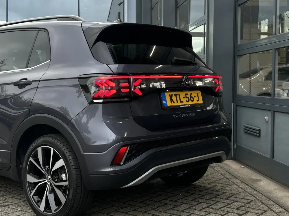Volkswagen T-Cross 1.0 TSI R-Line Edition | Camera | Climate uit 2025, foto 18