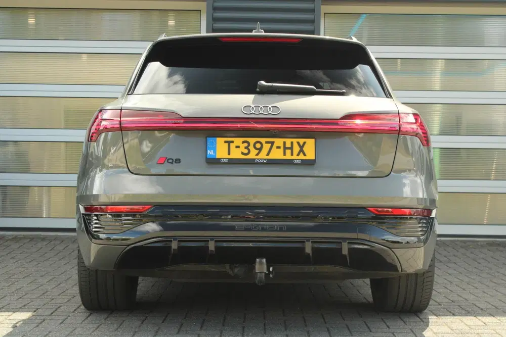 Audi Q8 e-tron 50 340pk quattro S Edition 95 kWh uit 2023, foto 11