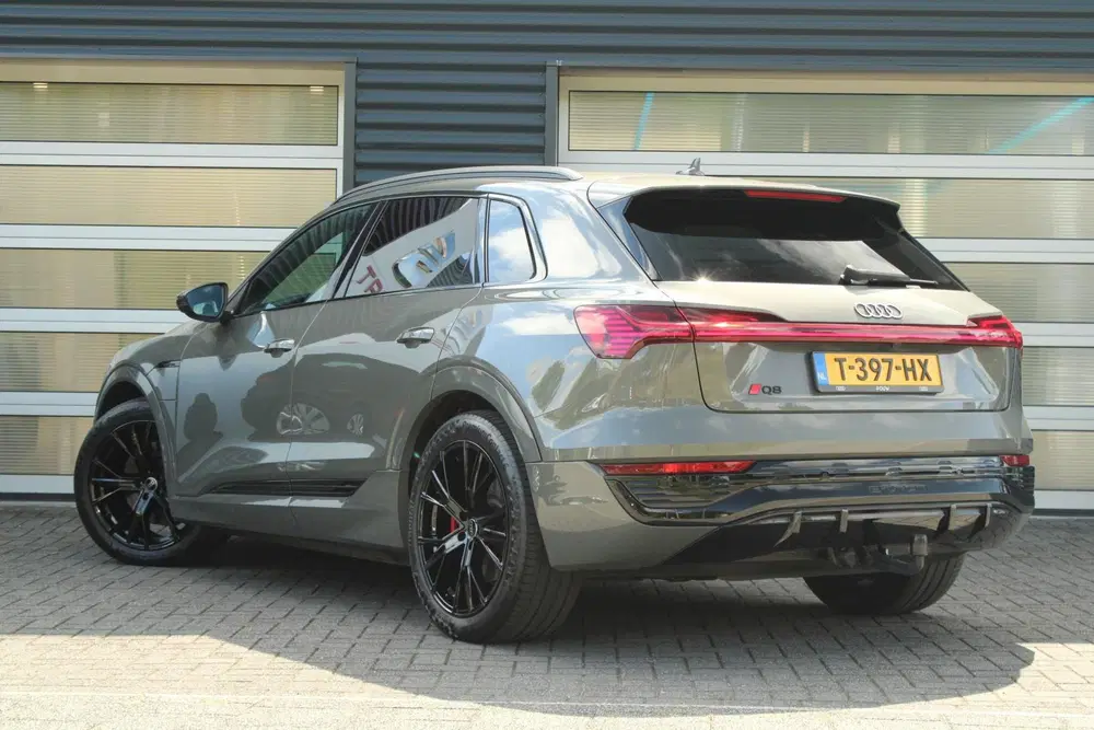 Audi Q8 e-tron 50 340pk quattro S Edition 95 kWh uit 2023, foto 14