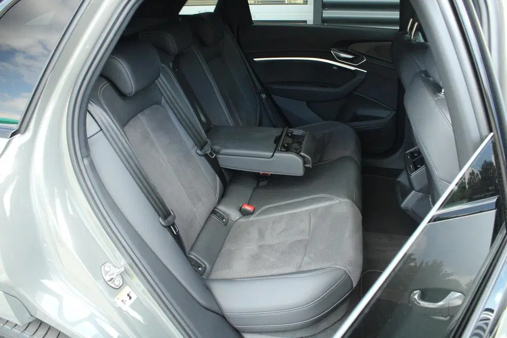Audi Q8 e-tron 50 340pk quattro S Edition 95 kWh uit 2023, foto 19