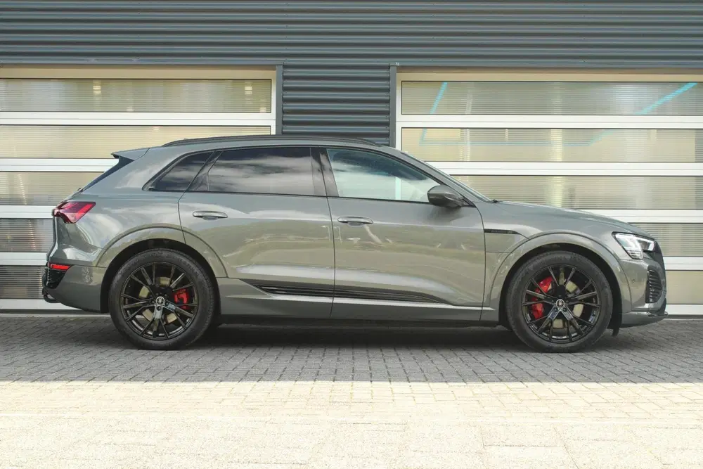 Audi Q8 e-tron 50 340pk quattro S Edition 95 kWh uit 2023, foto 3