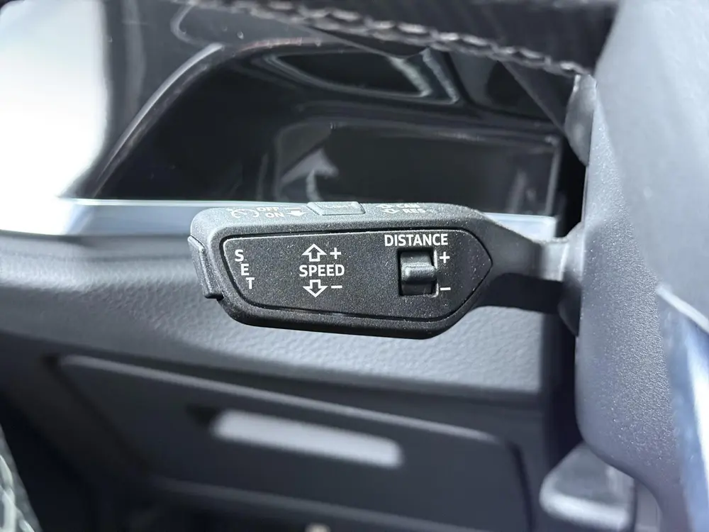 Audi Q3 45 TFSI e S edition uit 2024, foto 11