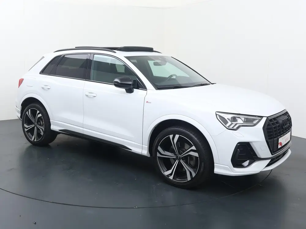 Audi Q3 45 TFSI e S edition uit 2024, foto 3