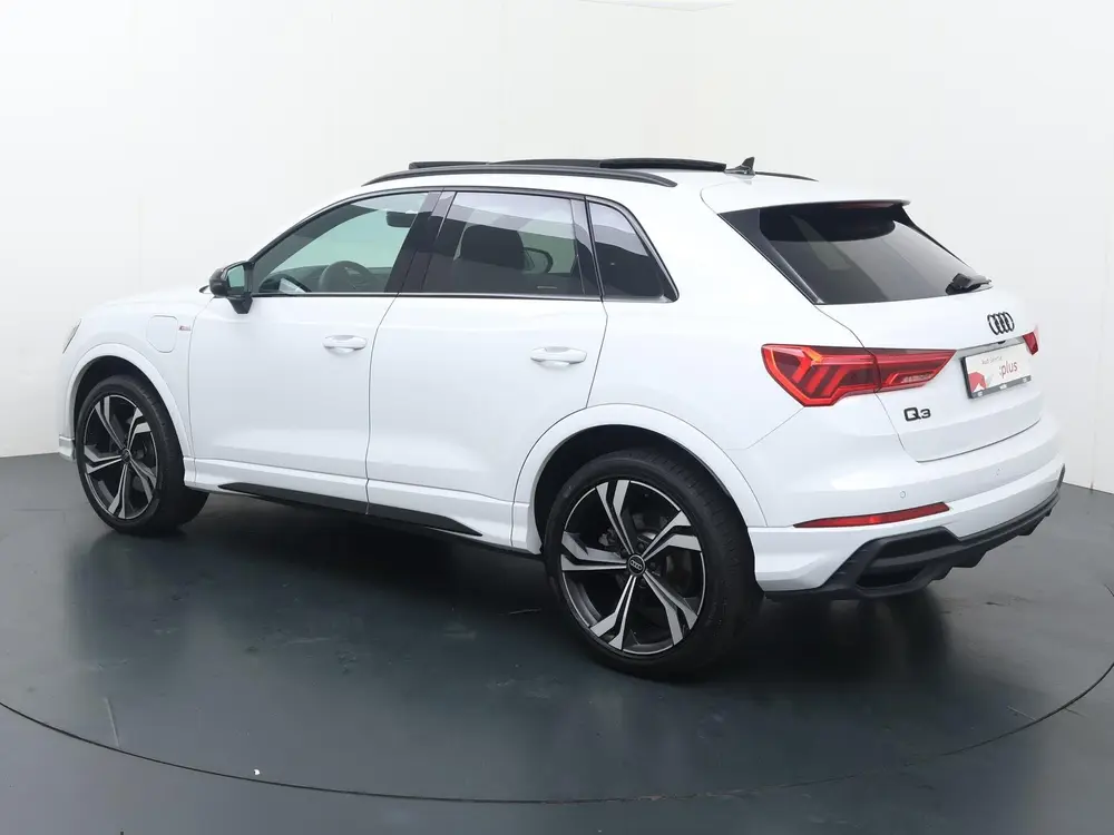 Audi Q3 45 TFSI e S edition uit 2024, foto 4