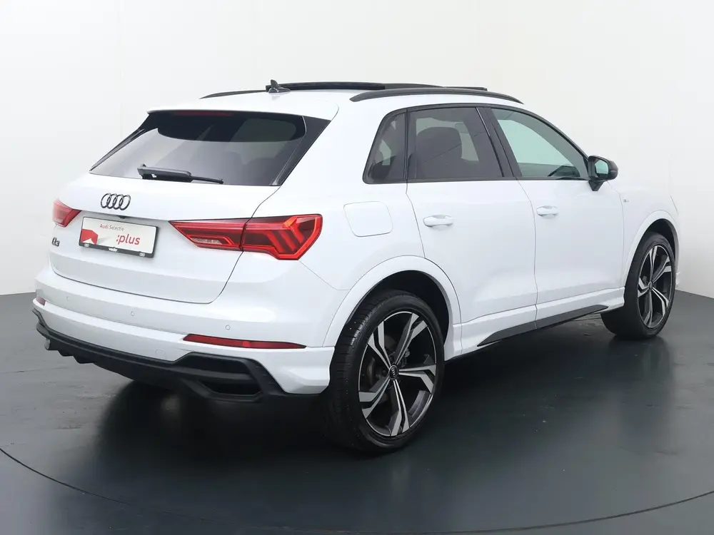 Audi Q3 45 TFSI e S edition uit 2024, foto 5