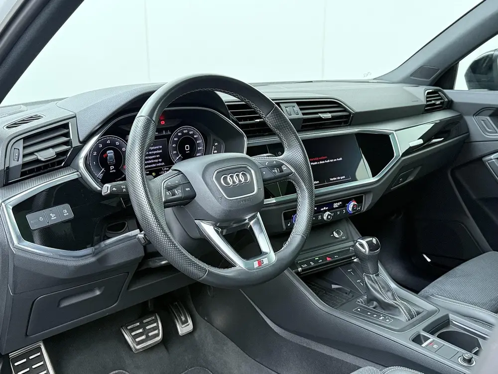Audi Q3 45 TFSI e S edition uit 2024, foto 6