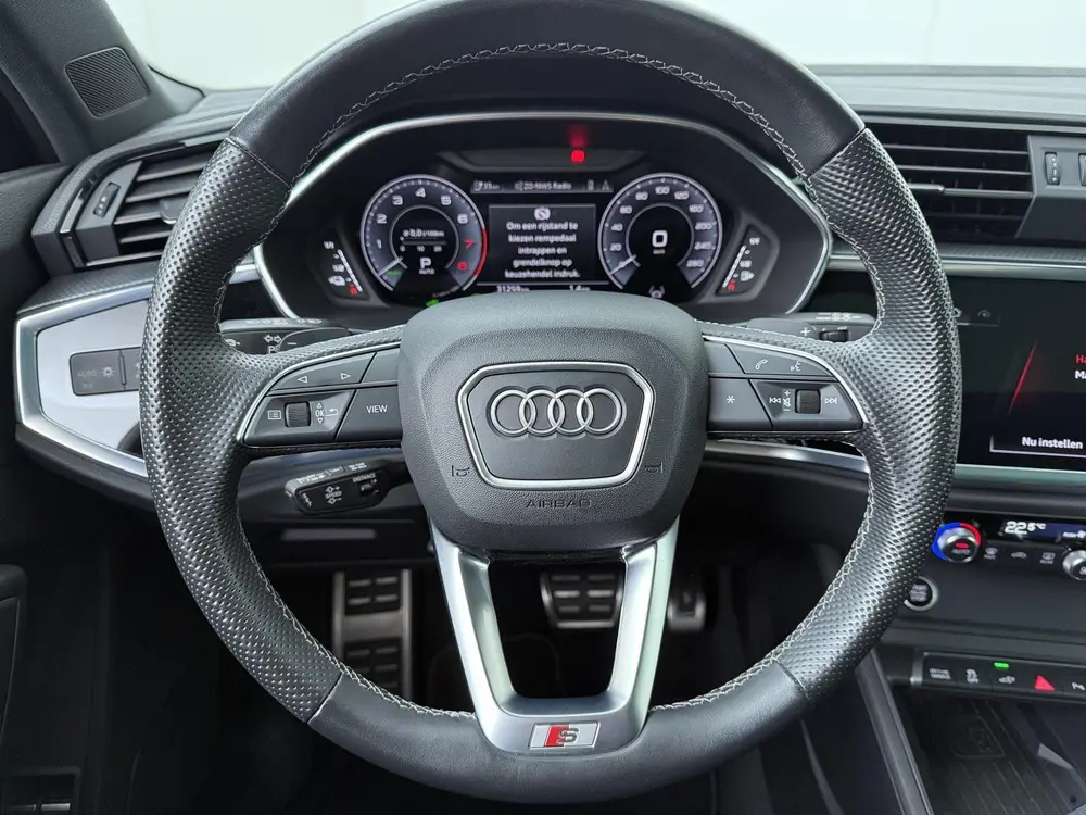 Audi Q3 45 TFSI e S edition uit 2024, foto 8