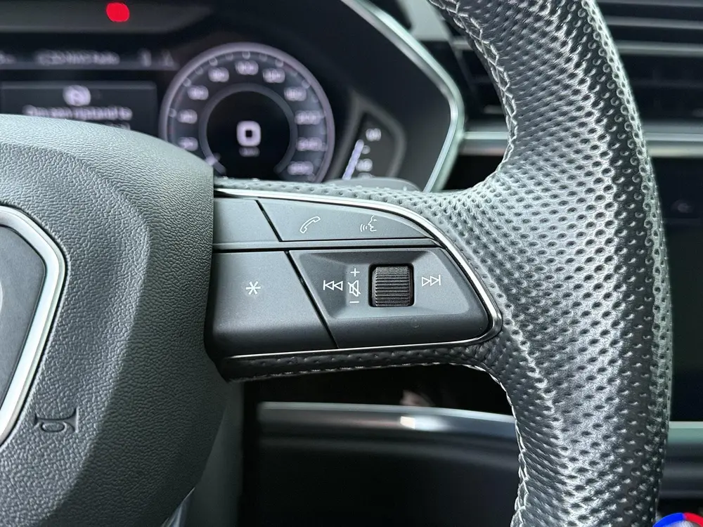 Audi Q3 45 TFSI e S edition uit 2024, foto 9