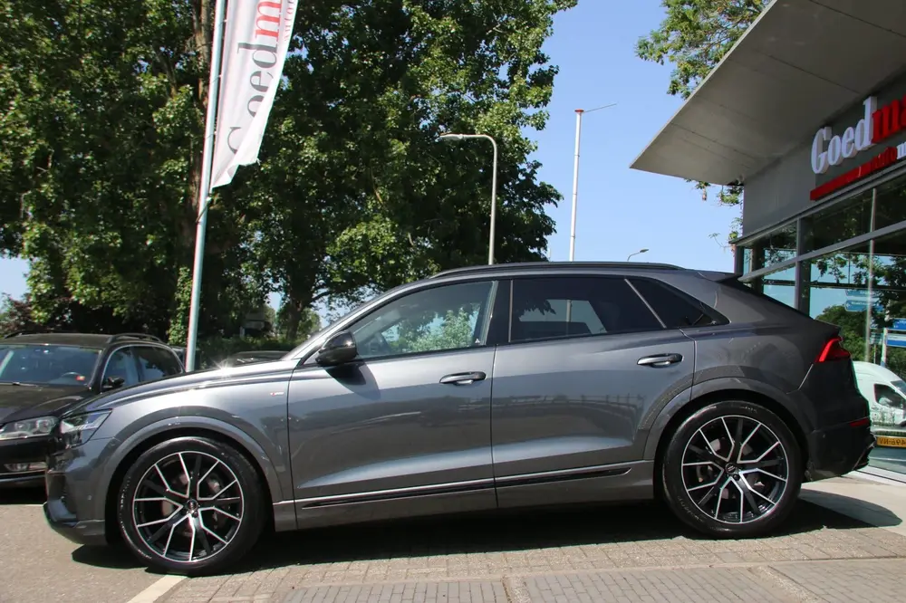 Audi Q8 55 TFSI quattro S-LINE LUCHTVERING B&O INC uit 2020, foto 3