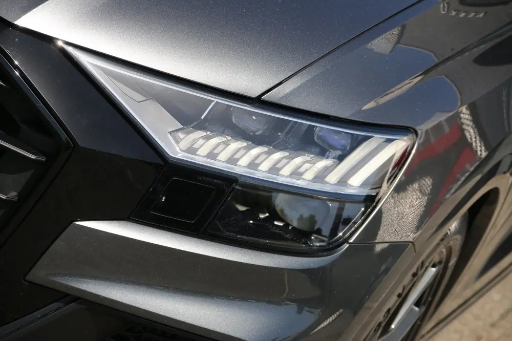 Audi Q8 55 TFSI quattro S-LINE LUCHTVERING B&O INC uit 2020, foto 4