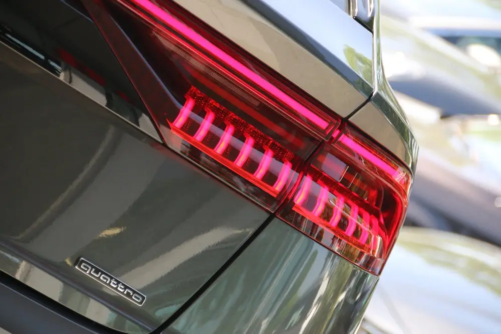 Audi Q8 55 TFSI quattro S-LINE LUCHTVERING B&O INC uit 2020, foto 6