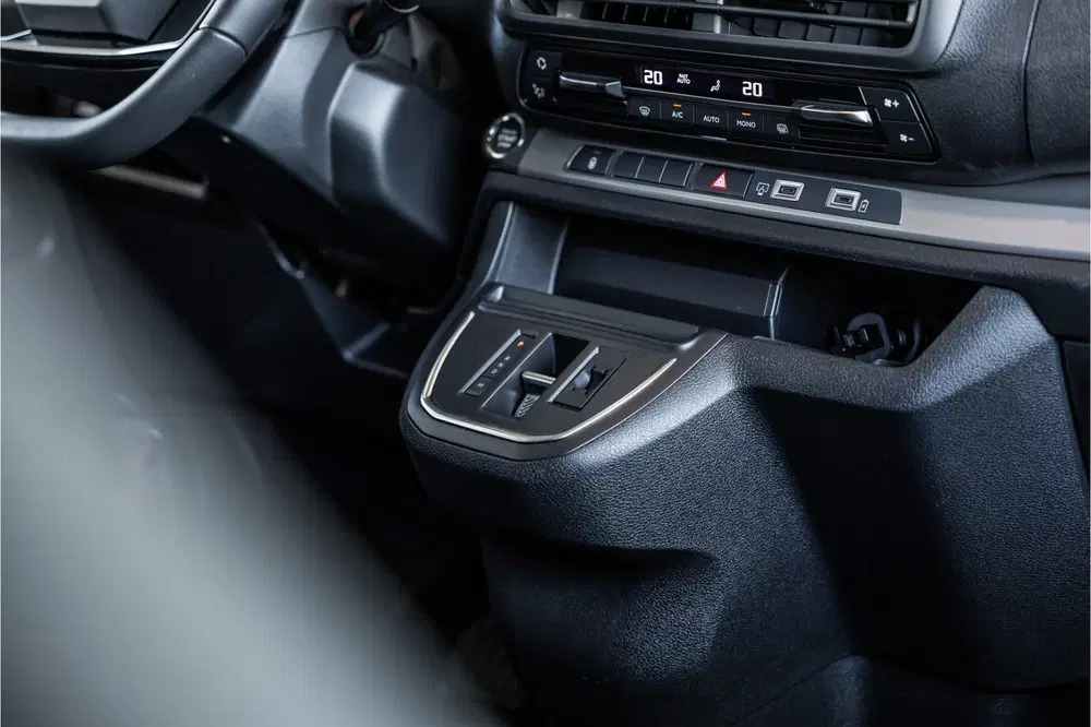 Peugeot Expert 2.0 BlueHDi L3 DC uit 2024, foto 12