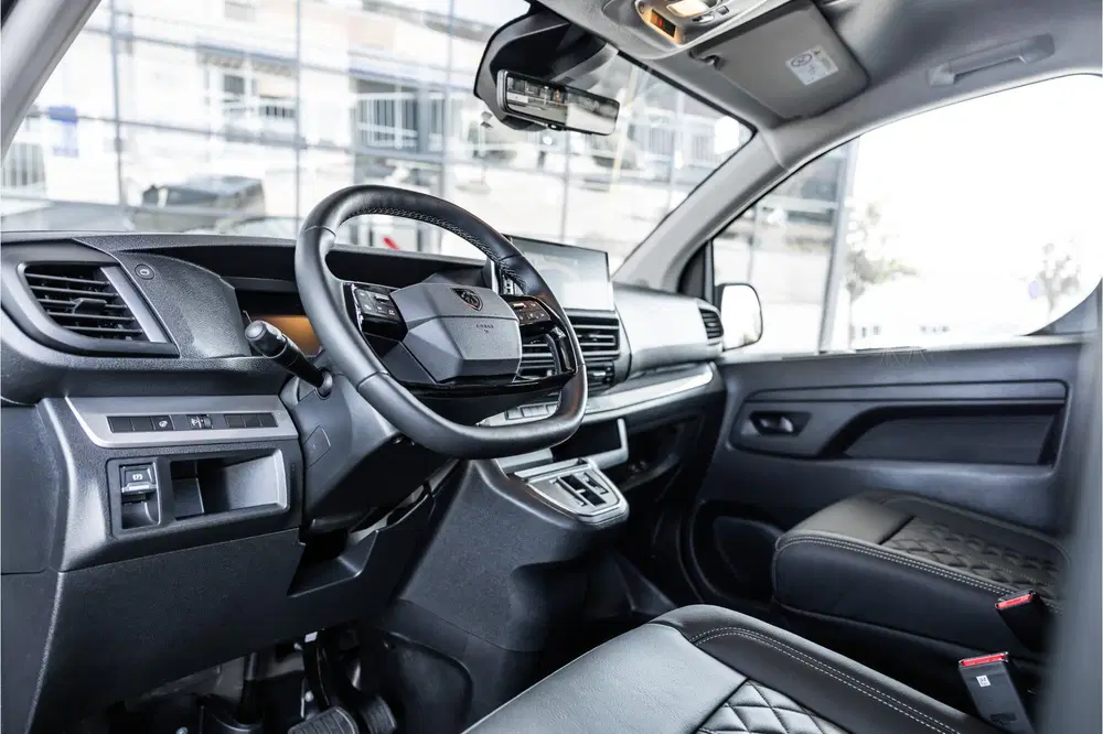 Peugeot Expert 2.0 BlueHDi L3 DC uit 2024, foto 20