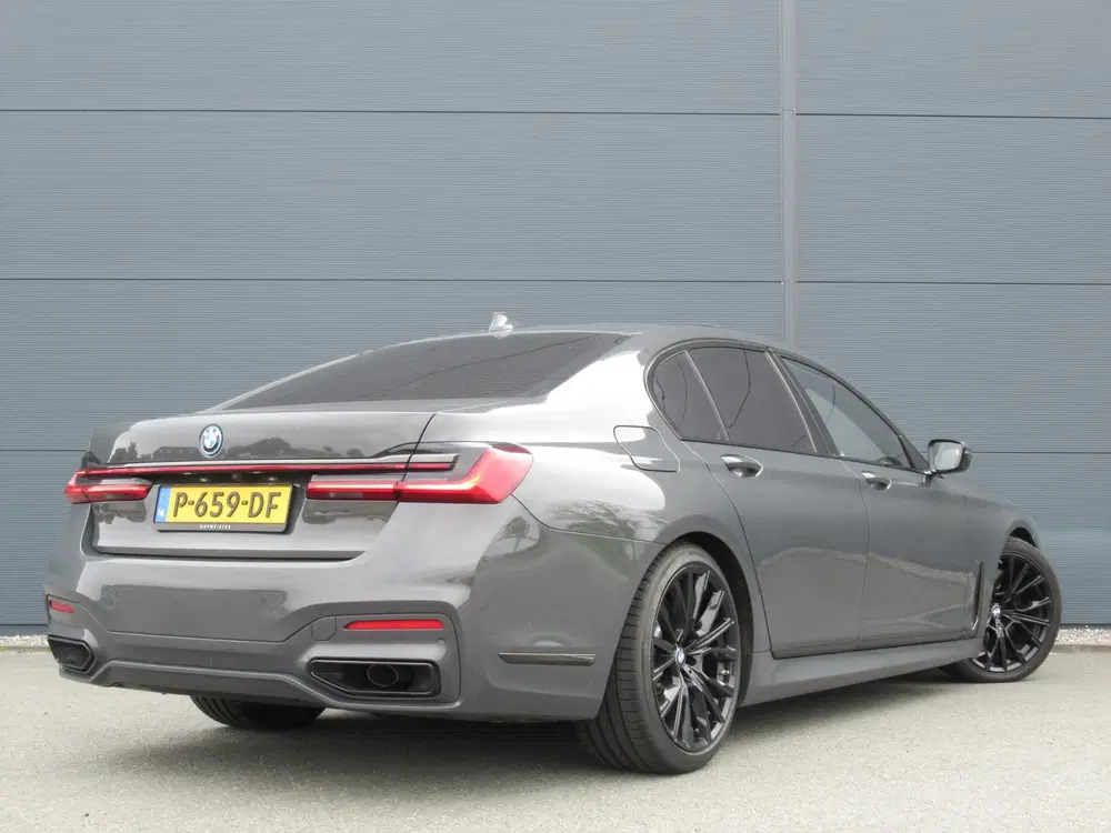 BMW 7-serie 745e High Executive uit 2022, foto 2