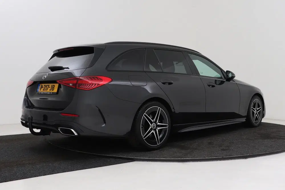 Mercedes-Benz C-Klasse 180 AMG Line uit 2022, foto 2