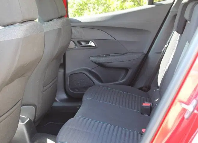 Peugeot 2008 1.2 Puretech 100pk Allure uit 2022, foto 14