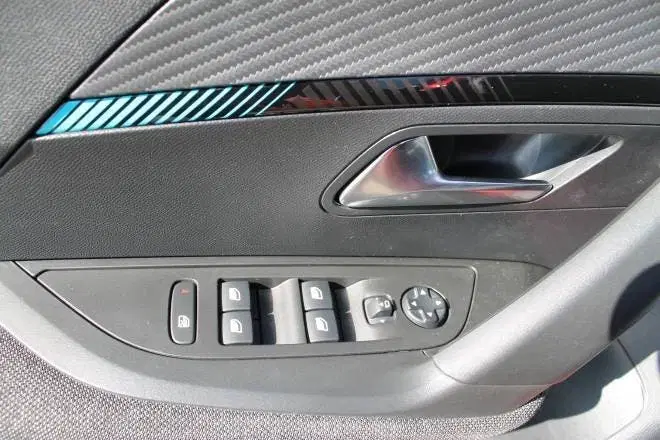 Peugeot 2008 1.2 Puretech 100pk Allure uit 2022, foto 17