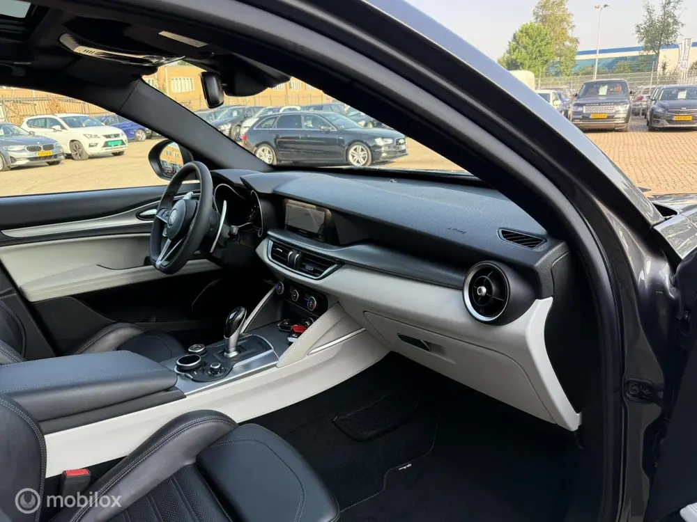Alfa Romeo Stelvio 2.0 T AWD Sprint PERFORMANCE uit 2020, foto 13