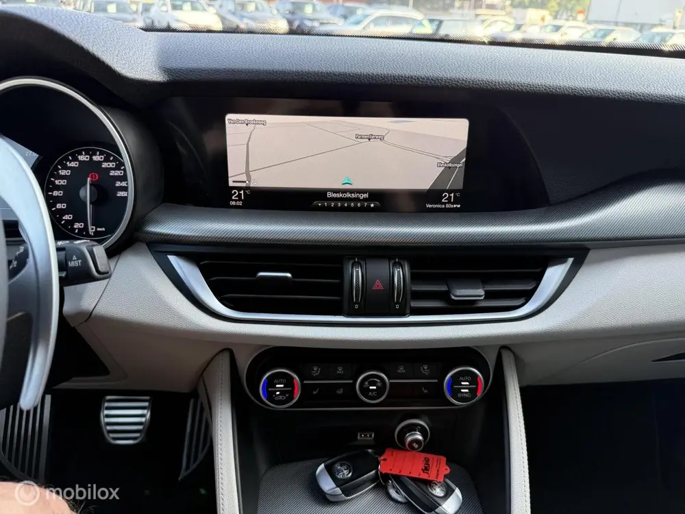 Alfa Romeo Stelvio 2.0 T AWD Sprint PERFORMANCE uit 2020, foto 16
