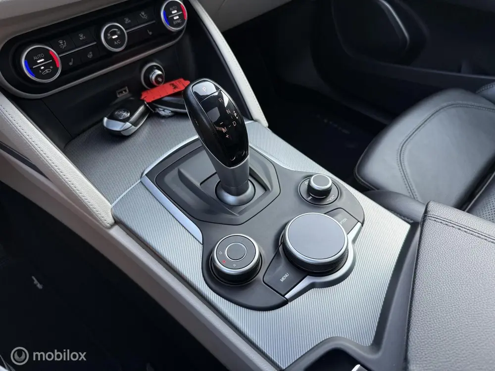 Alfa Romeo Stelvio 2.0 T AWD Sprint PERFORMANCE uit 2020, foto 17
