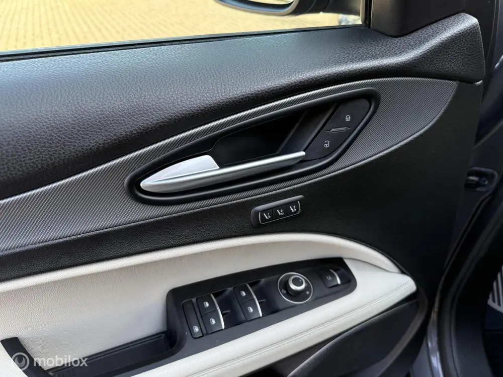 Alfa Romeo Stelvio 2.0 T AWD Sprint PERFORMANCE uit 2020, foto 19