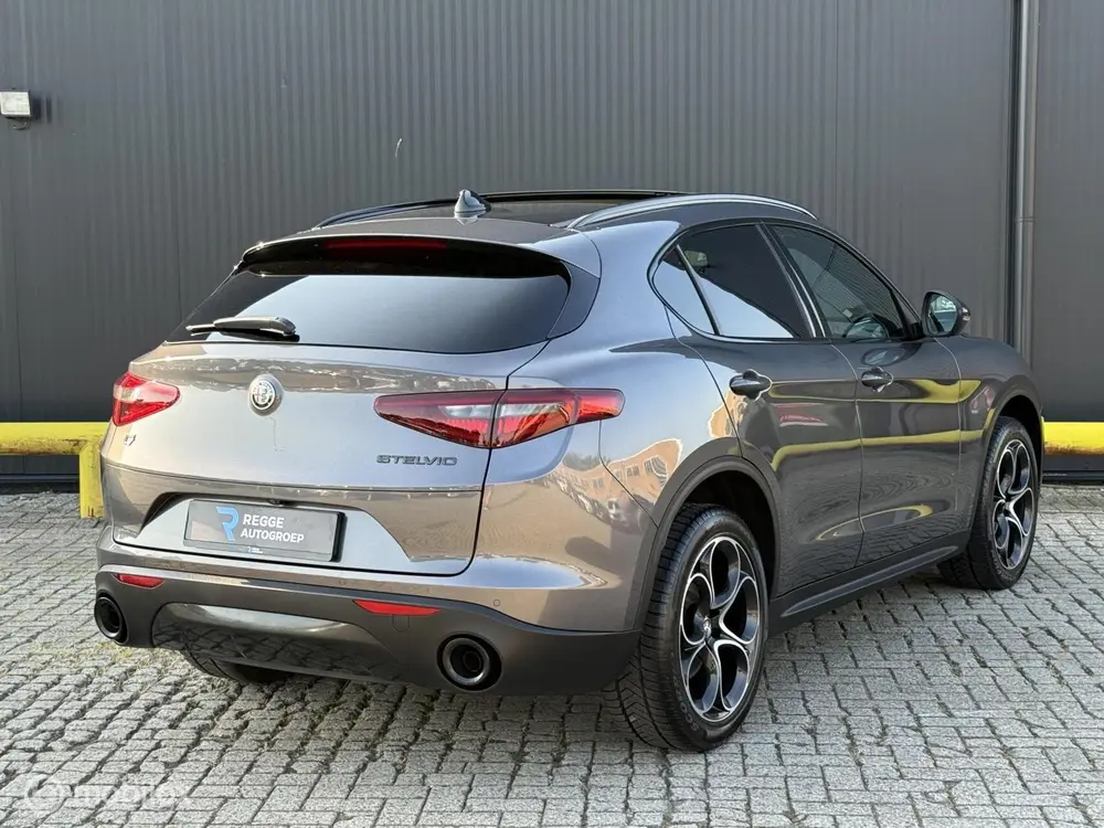 Alfa Romeo Stelvio 2.0 T AWD Sprint PERFORMANCE uit 2020, foto 3