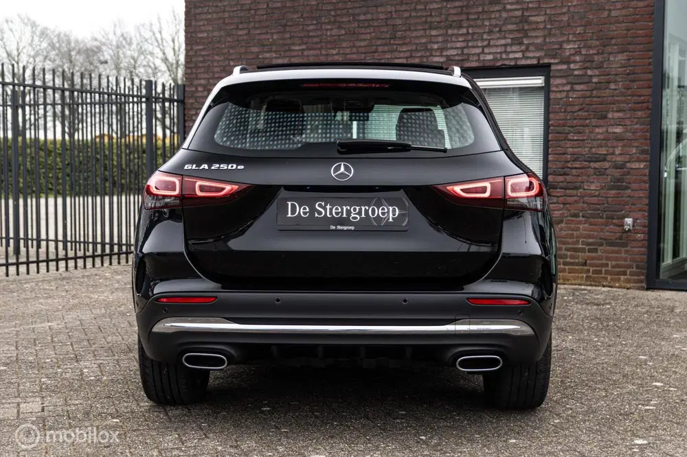 Mercedes-Benz GLA 250 e AMG Line uit 2022, foto 12