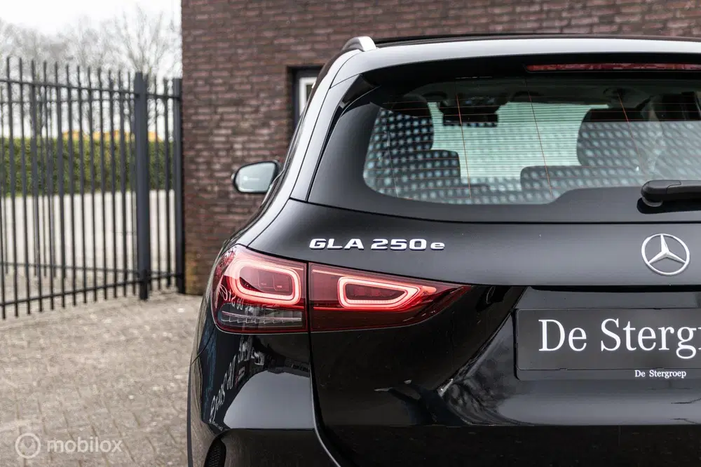Mercedes-Benz GLA 250 e AMG Line uit 2022, foto 13