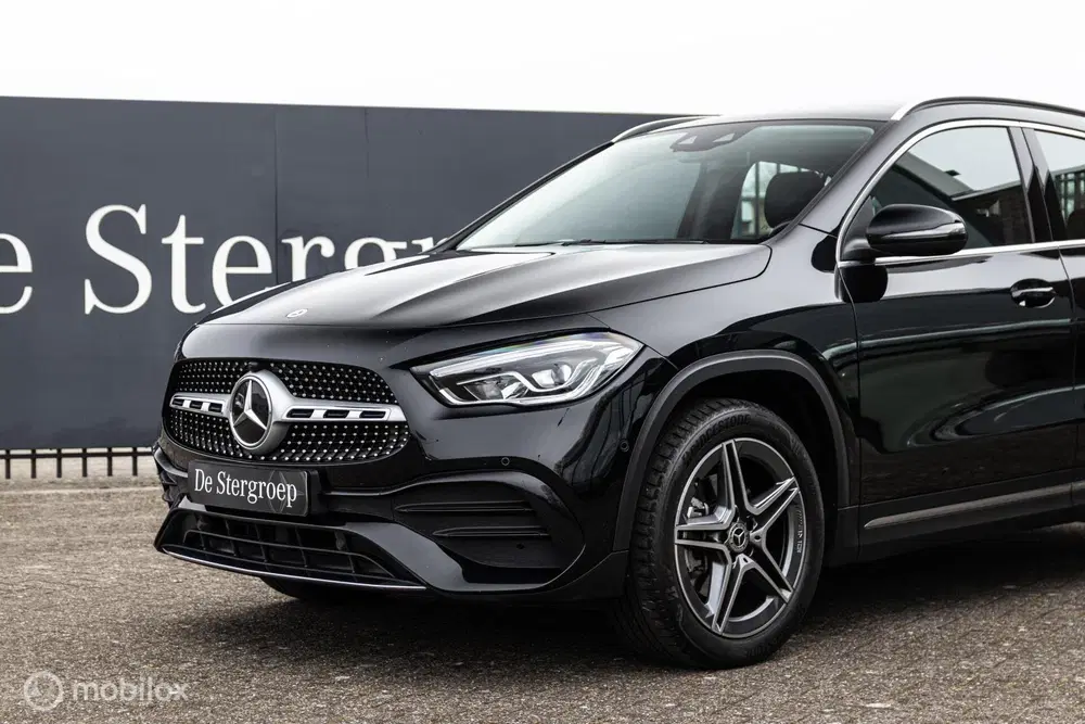 Mercedes-Benz GLA 250 e AMG Line uit 2022, foto 2