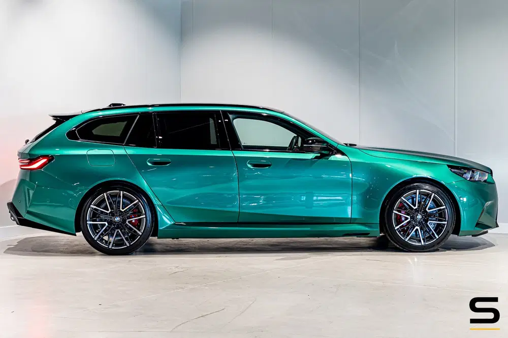 BMW M5 Touring uit 2025, foto 17