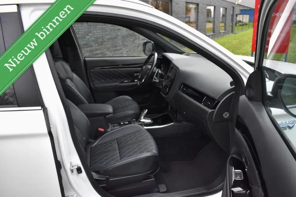 Mitsubishi Outlander 2.4 PHEV Diamand Edition 360º CAMERA/L uit 2019, foto 17