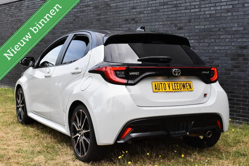 Toyota Yaris 1.5 Hybrid GR Sport JBL uit 2022, foto 2