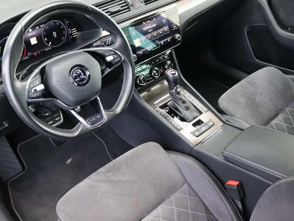 Skoda Superb 1.4 TSI 218 pk DSG iV Sportline Business uit 2022, foto 17