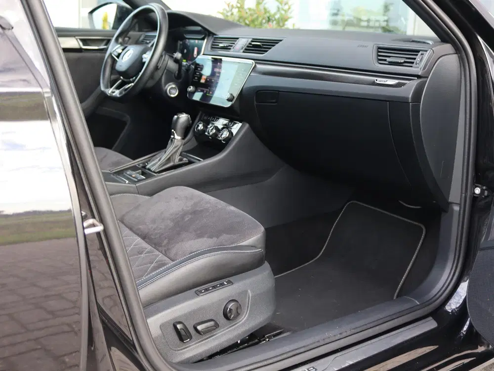 Skoda Superb 1.4 TSI 218 pk DSG iV Sportline Business uit 2022, foto 20