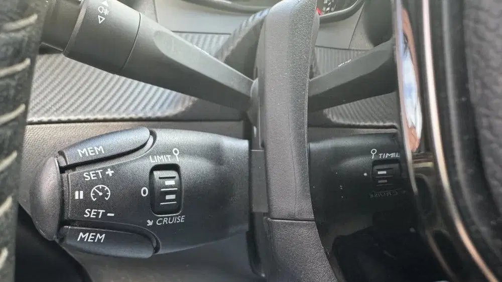 Peugeot 208 1.2 PT 75 Style uit 2023, foto 16