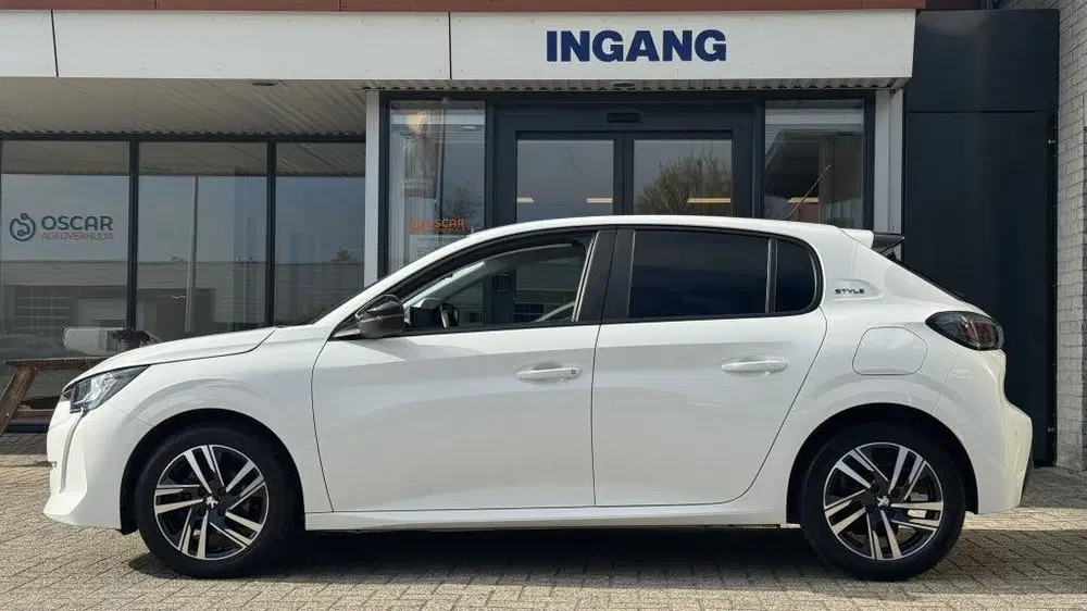 Peugeot 208 1.2 PT 75 Style uit 2023, foto 2