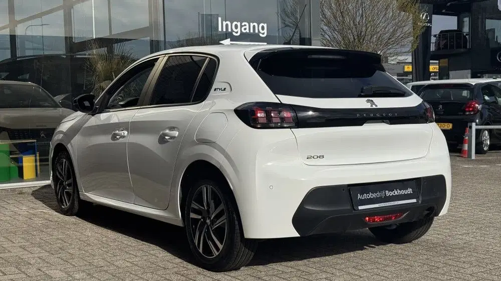 Peugeot 208 1.2 PT 75 Style uit 2023, foto 4
