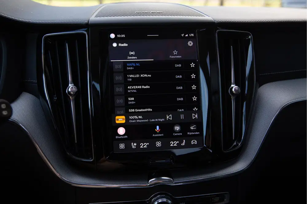 Volvo XC60 2.0 T8 Plug-in hybrid AWD Ultimate Dark uit 2023, foto 15