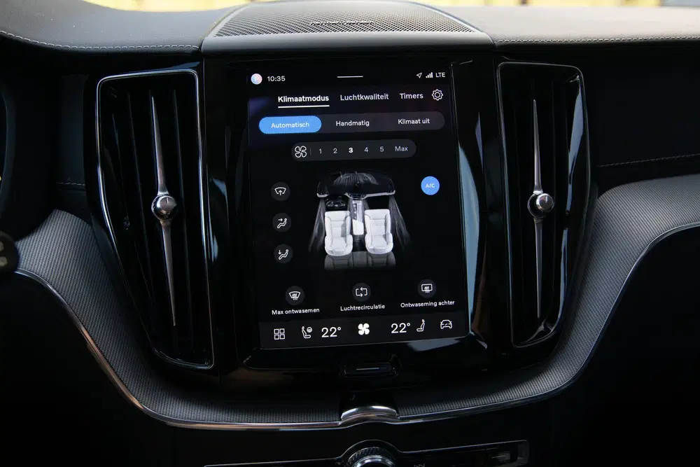 Volvo XC60 2.0 T8 Plug-in hybrid AWD Ultimate Dark uit 2023, foto 17