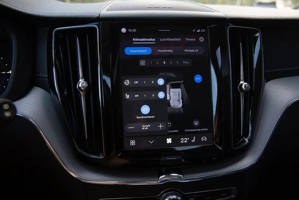 Volvo XC60 2.0 T8 Plug-in hybrid AWD Ultimate Dark uit 2023, foto 18