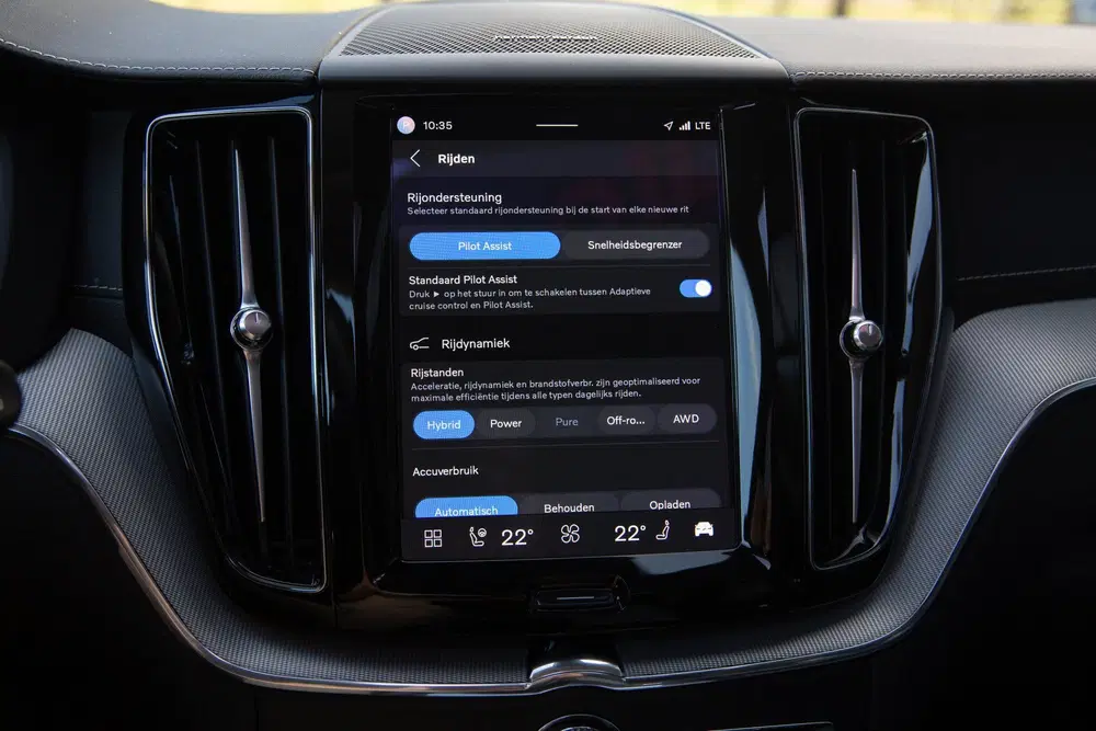 Volvo XC60 2.0 T8 Plug-in hybrid AWD Ultimate Dark uit 2023, foto 19