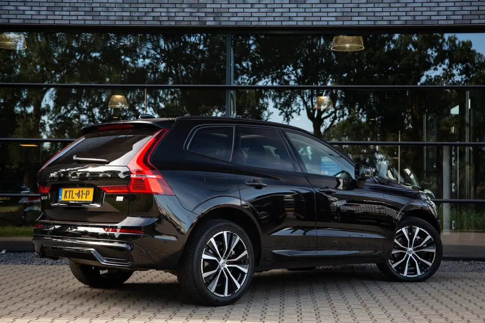 Volvo XC60 2.0 T8 Plug-in hybrid AWD Ultimate Dark uit 2023, foto 2