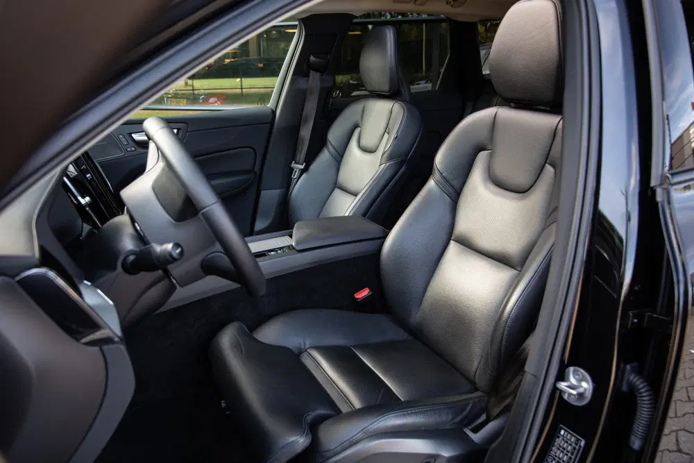 Volvo XC60 2.0 T8 Plug-in hybrid AWD Ultimate Dark uit 2023, foto 4